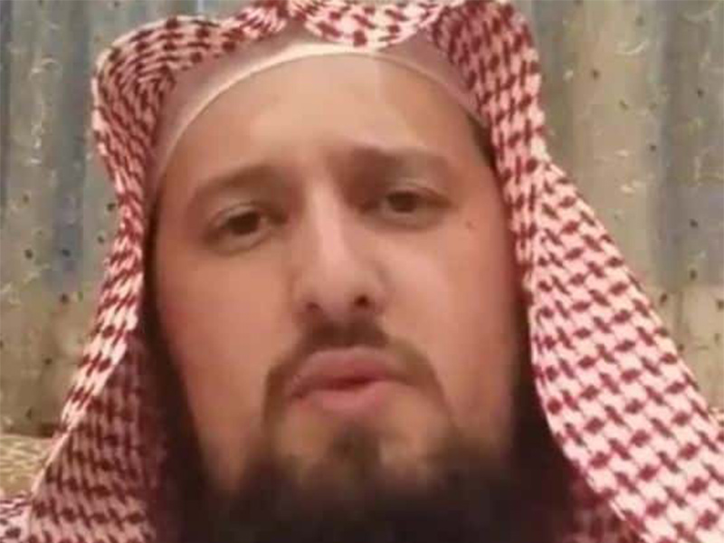 بالفيديو: داعية سعودي يحلق لحيته وشاربه بعد تطبيق قرار قيادة المرأة السعودية للسيارات!